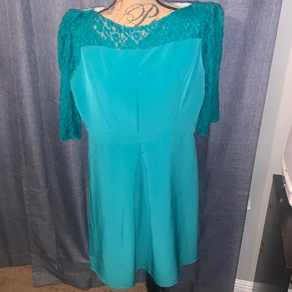 Green Jessica Simpson dress with lace arms